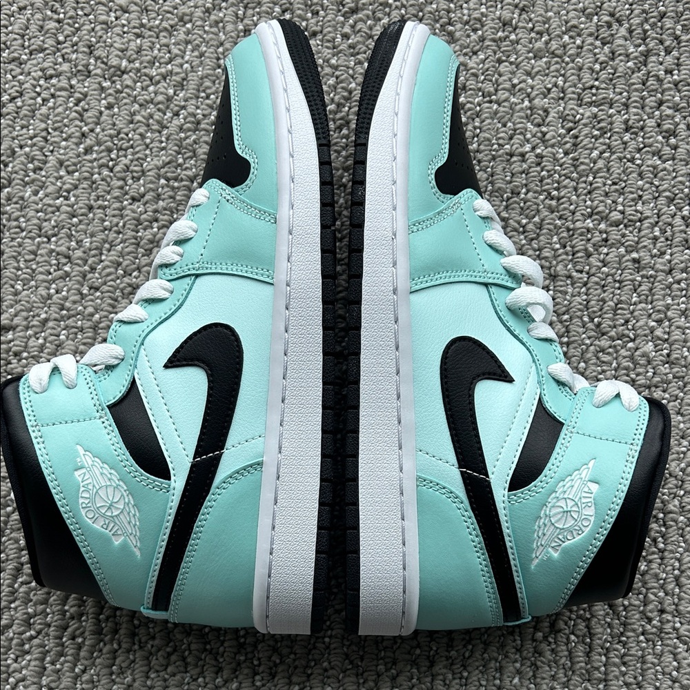 Nike Women's Air Jordan 1 Mid Aqua Black Size 7.5 BQ6472-300 Tiffany Rare